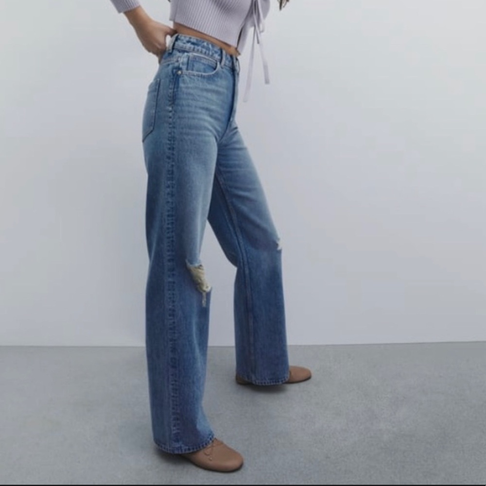 Zara light wash straight leg high rise ripped jeans size 8